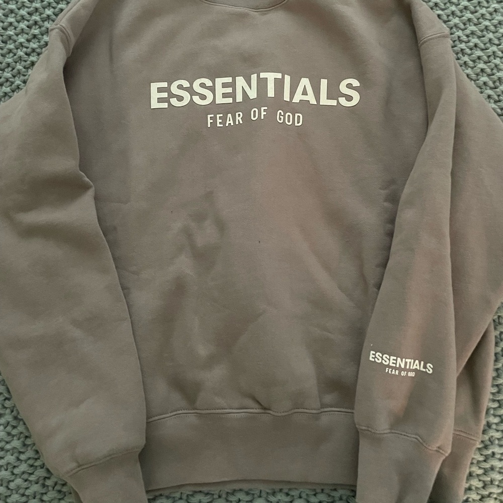 ESSENTIAL SWEATER